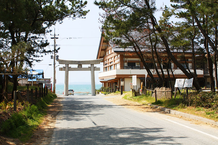 宮地浜の鳥居